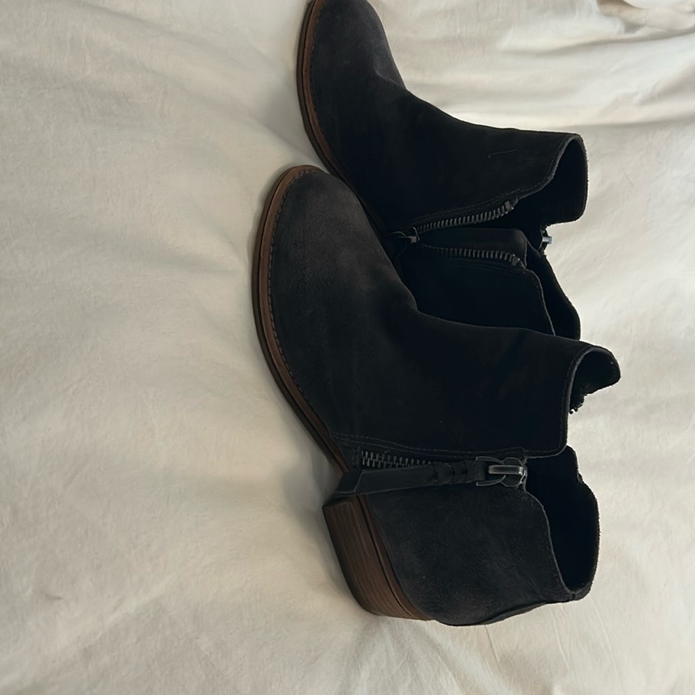 Grey ankle boots. Dolce vita. 8.5